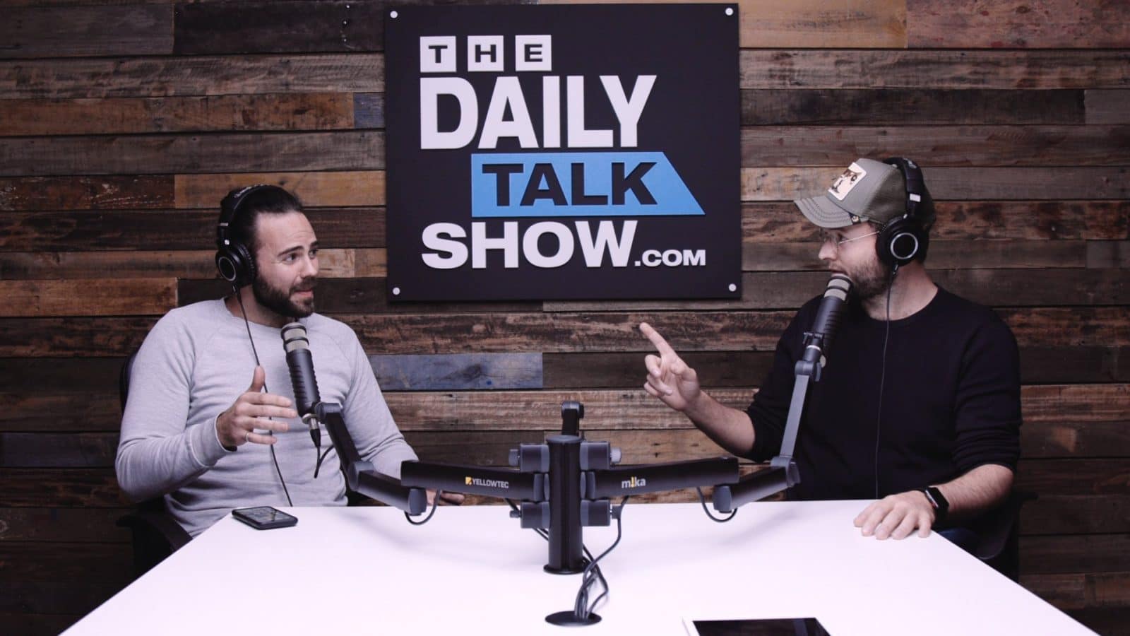 The-Daily-Talk-Show-389