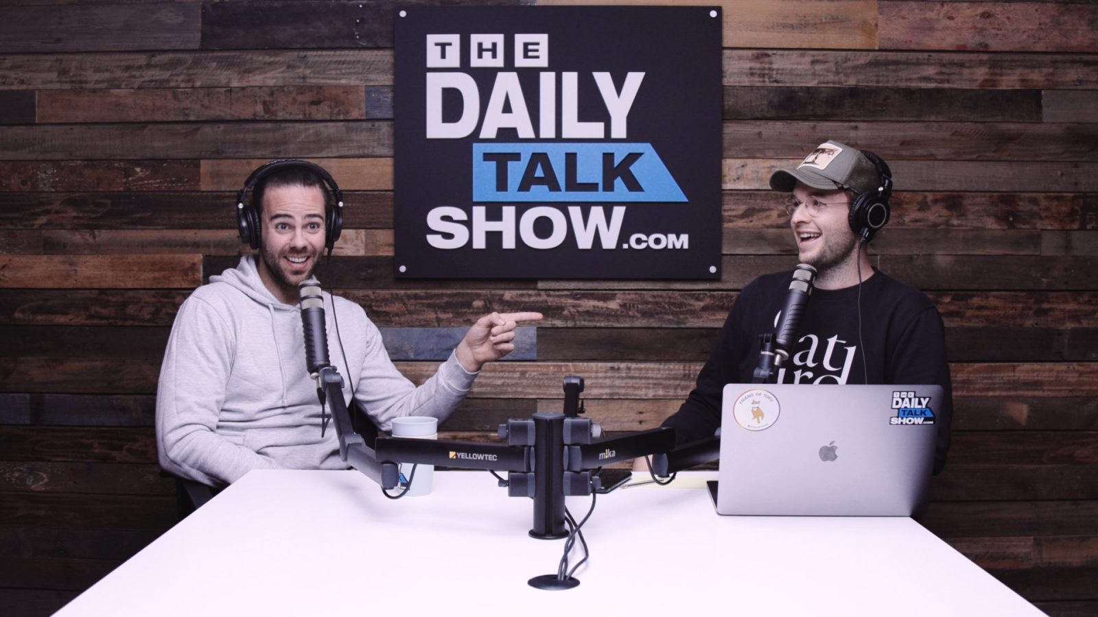 The-Daily-Talk-Show-395