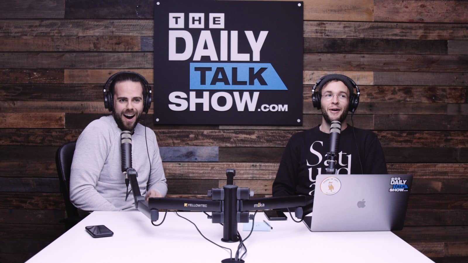 The-Daily-Talk-Show-404